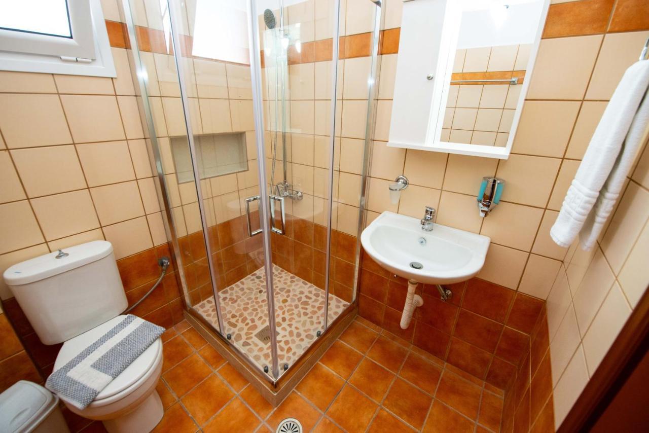 Lena'S Apartments Astrakeri Екстериор снимка