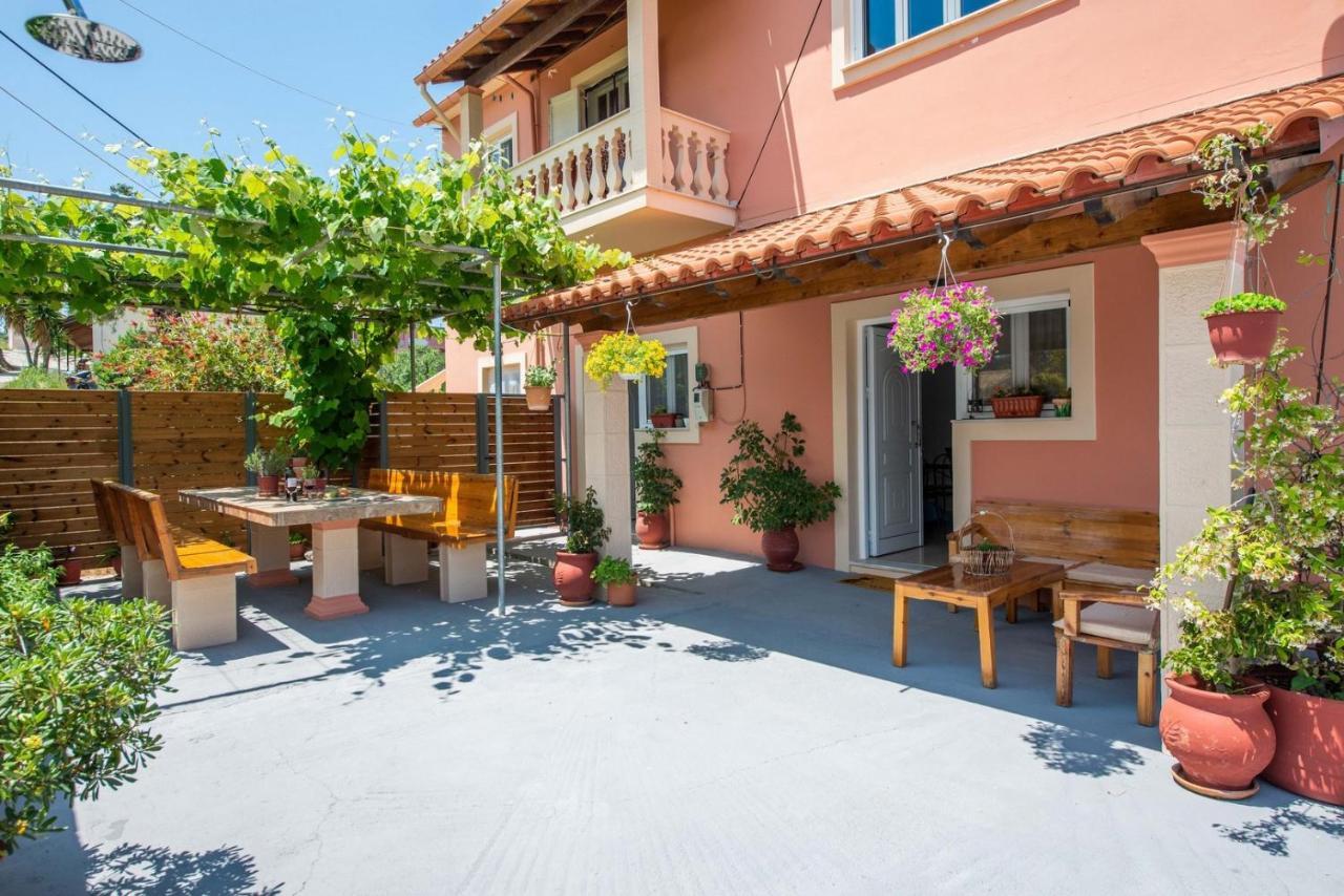 Lena'S Apartments Astrakeri Екстериор снимка