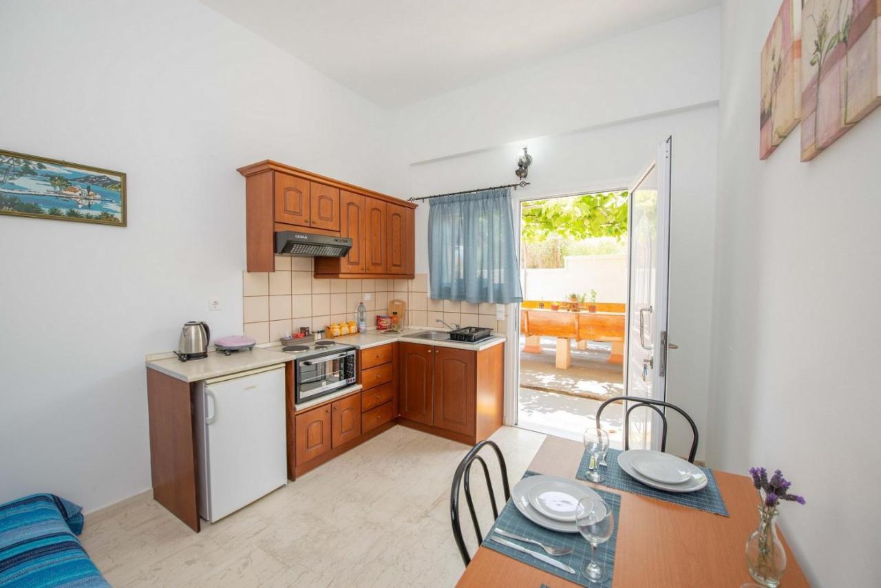 Lena'S Apartments Astrakeri Екстериор снимка