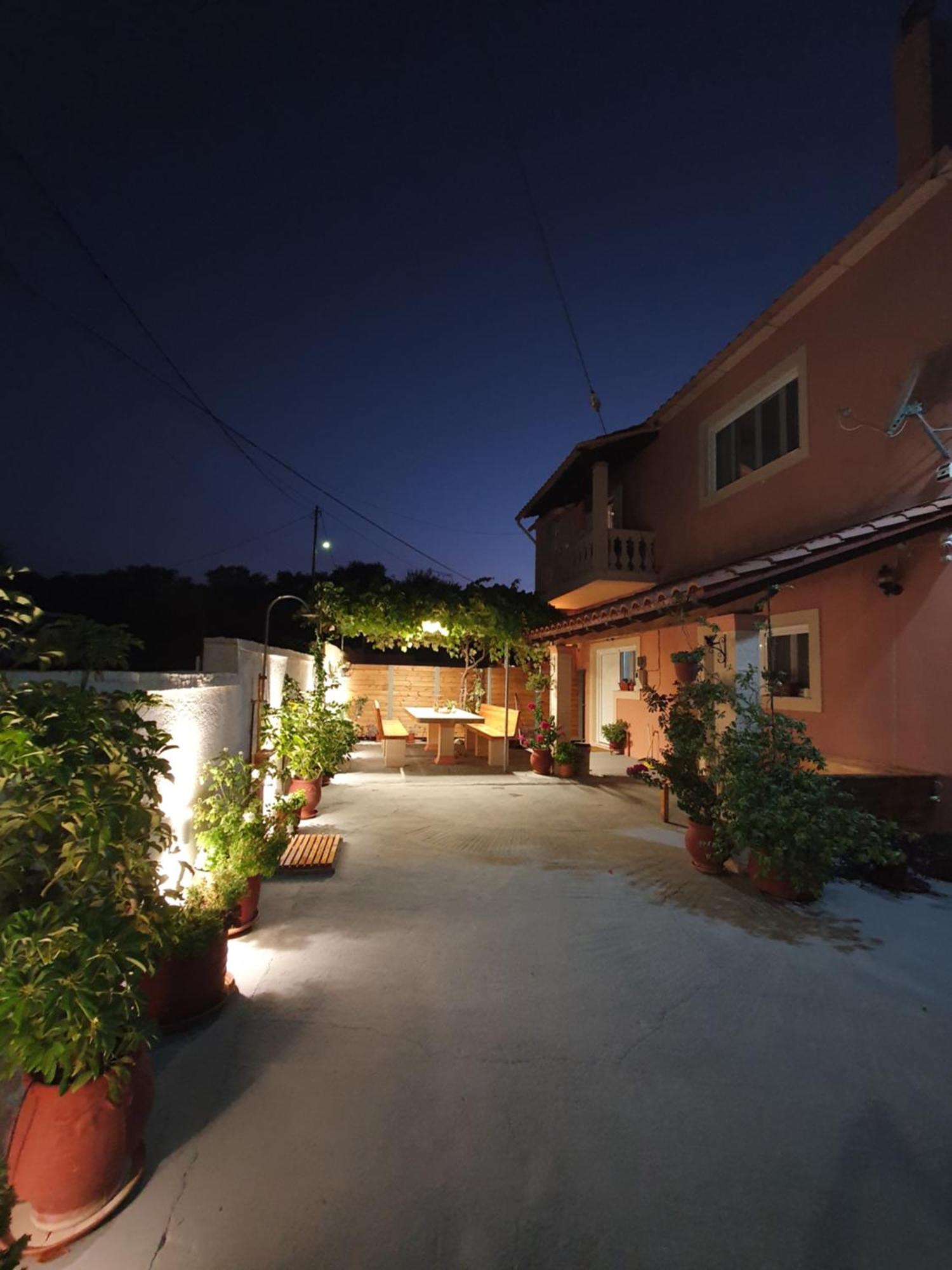 Lena'S Apartments Astrakeri Екстериор снимка